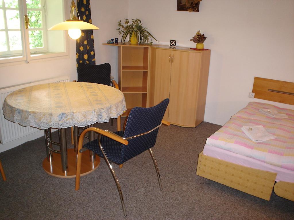 Ubytovani V Ceskem Raji Hotel Holín Стая снимка